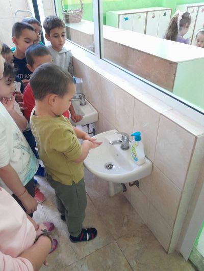 Национална програма "Хубаво е в детската градина", група "Пчеличка", база с. Крушовица - ДГ Незабравка - Мизия