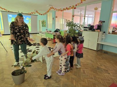  Занимание на тема: „Дядо и ряпа“ - ДГ Незабравка - Мизия