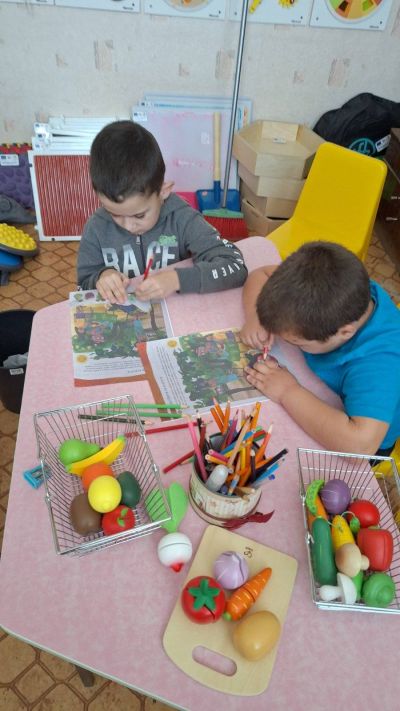  Тема: "Есен. Даровете на есента." - ДГ Незабравка - Мизия