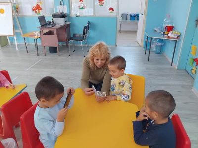 Занимание на тема: "Усмивката прави света красив" - ДГ Незабравка - Мизия
