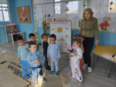 Занимание на тема: "Усмивката прави света красив" - ДГ Незабравка - Мизия