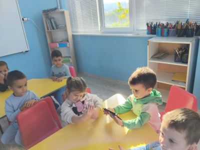Занимание на тема: "Усмивката прави света красив" - ДГ Незабравка - Мизия