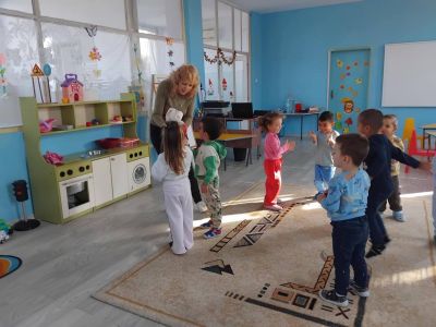 Занимание на тема: "Усмивката прави света красив" - ДГ Незабравка - Мизия