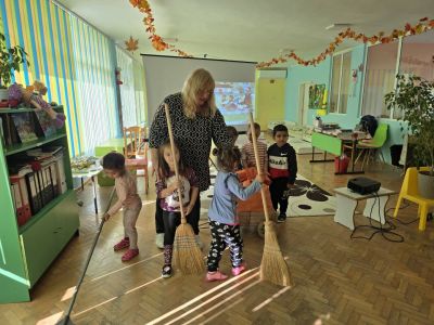 Приказка „Сливи за смет“ - ДГ Незабравка - Мизия