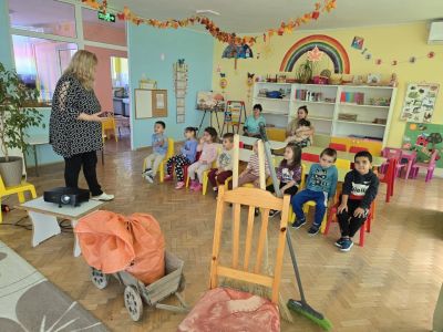 Приказка „Сливи за смет“ - ДГ Незабравка - Мизия