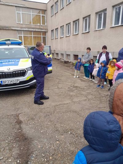 База "Здравец", с.Крушовица гостуваха представители на КАТ - Пътна полиция към ПУ гр. Мизия - ДГ Незабравка - Мизия