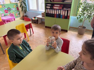 Тема: „Есенни песни и танци“  - ДГ Незабравка - Мизия