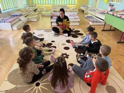 Тема: „Есенни песни и танци“  - ДГ Незабравка - Мизия