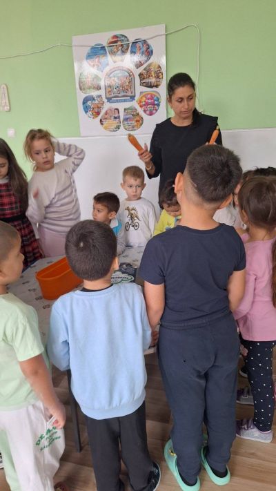 Тема: "Плодовете и зеленчуците полезни храни - Откъде идва морковът?"  - ДГ Незабравка - Мизия