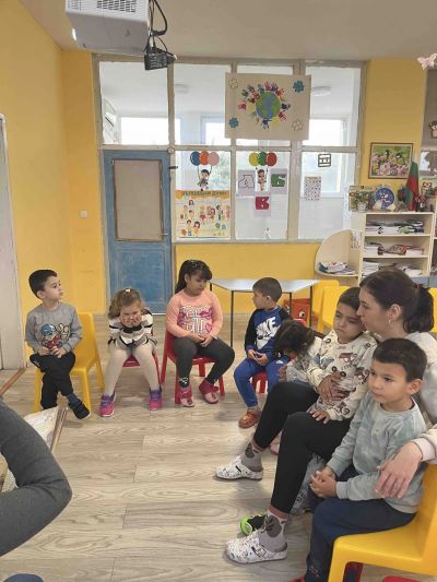  Приказка: „Вълкът и седемте козлета“ - ДГ Незабравка - Мизия