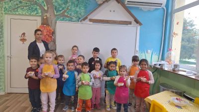 Тема: "Плодовете и зеленчуците полезни храни - весела плодова салата." - ДГ Незабравка - Мизия