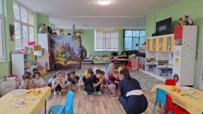 Тема: "Плодовете и зеленчуците полезни храни - весела плодова салата." - ДГ Незабравка - Мизия