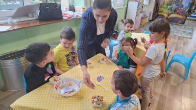Тема: "Плодовете и зеленчуците полезни храни - весела плодова салата." - ДГ Незабравка - Мизия