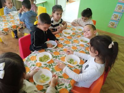 Тема: "Весела плодова салата" - ДГ Незабравка - Мизия