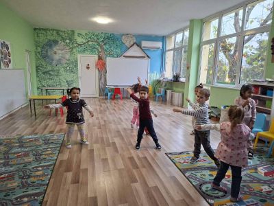Тема: "Предай усмивката" - ДГ Незабравка - Мизия