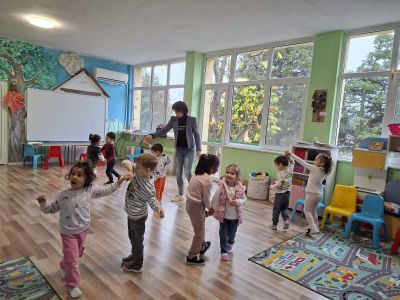 Тема: "Предай усмивката" - ДГ Незабравка - Мизия