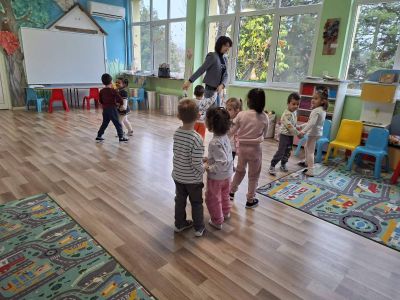 Тема: "Предай усмивката" - ДГ Незабравка - Мизия