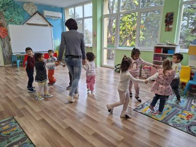 Тема: "Предай усмивката" - ДГ Незабравка - Мизия