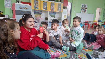 Tема: "Плодовете и зеленчуците полезни храни - Приказка за краставицата и домата."  - ДГ Незабравка - Мизия