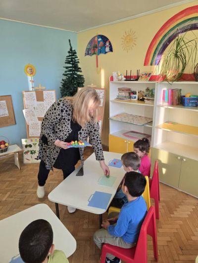  Tема: „Изложба „Есенни приказки“ - ДГ Незабравка - Мизия