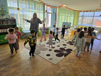 Тема: „Снежинка на път“ - ДГ Незабравка - Мизия