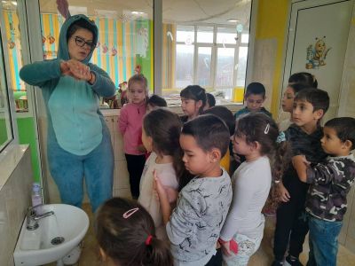 Pознавателна дейност, посветена на "Водата и нашето здраве"  - ДГ Незабравка - Мизия