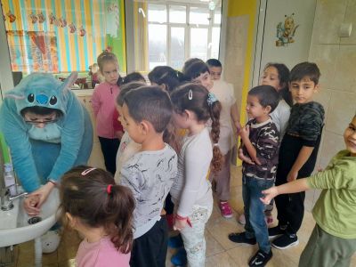 Pознавателна дейност, посветена на "Водата и нашето здраве"  - ДГ Незабравка - Мизия
