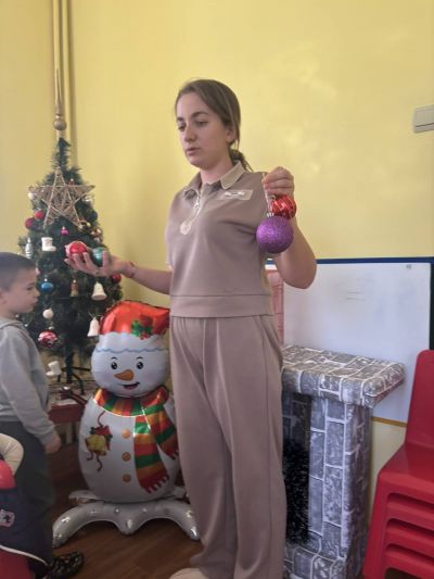 Тема: “Украса за елха – Елхата с послания“ - ДГ Незабравка - Мизия