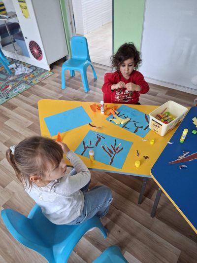  Тема: "Изследваме цветовете в природата" - ДГ Незабравка - Мизия
