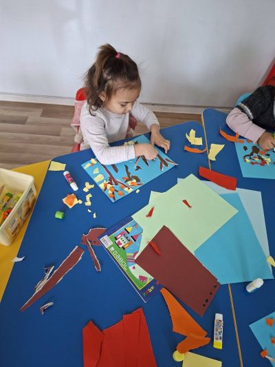  Тема: "Изследваме цветовете в природата" - ДГ Незабравка - Мизия