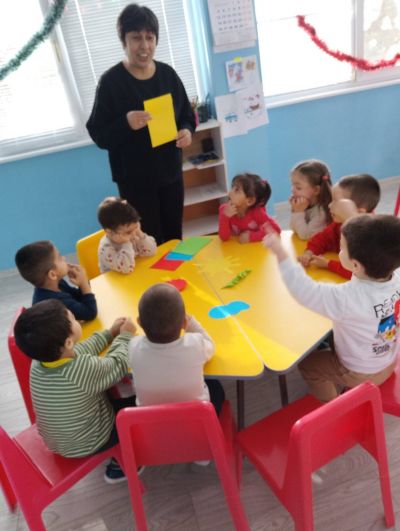 Тема: "Пъстроцветен свят " - ДГ Незабравка - Мизия