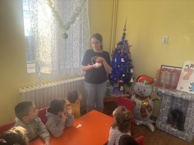 Тема: Дядо Коледа и Снежният човек“ - ДГ Незабравка - Мизия