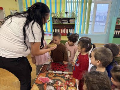 Тема: „В кухнята на Дядо Коледа" - ДГ Незабравка - Мизия