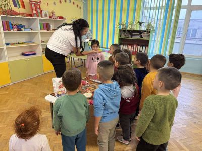 Тема: „В кухнята на Дядо Коледа" - ДГ Незабравка - Мизия
