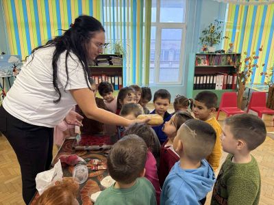 Тема: „В кухнята на Дядо Коледа" - ДГ Незабравка - Мизия