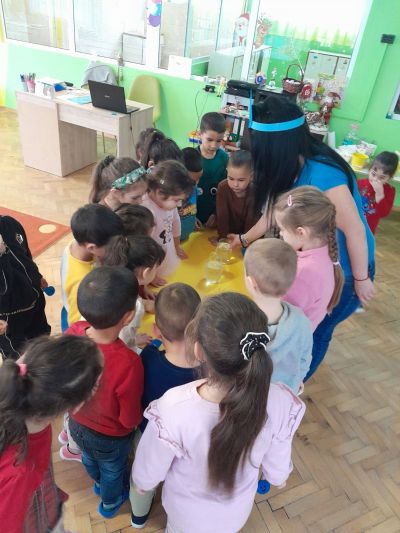  Тема: "Водата и нашето здраве" - "Водната капчица разказва" - ДГ Незабравка - Мизия