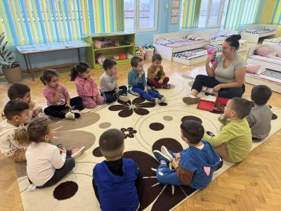 Тема: „Коледни звънчета – музикална работилница“ - ДГ Незабравка - Мизия