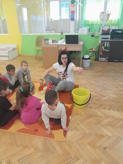 Тема: "Водата и нашето здраве" - "Чиста вода - здраве за всички"  - ДГ Незабравка - Мизия
