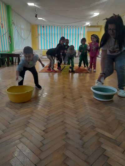 Тема: "Водата и нашето здраве" - "Чиста вода - здраве за всички"  - ДГ Незабравка - Мизия