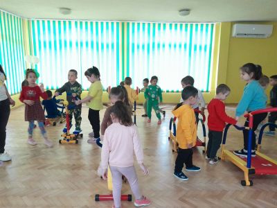 Дейност: "Забавна спортна сутрин", посветена на заниманието "Обичам да спортувам" - ДГ Незабравка - Мизия