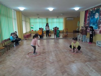 Дейност: "Забавна спортна сутрин", посветена на заниманието "Обичам да спортувам" - ДГ Незабравка - Мизия