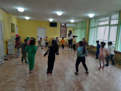 Дейност: "Забавна спортна сутрин", посветена на заниманието "Обичам да спортувам" - ДГ Незабравка - Мизия