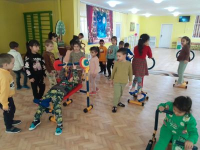 Дейност: "Забавна спортна сутрин", посветена на заниманието "Обичам да спортувам" - ДГ Незабравка - Мизия