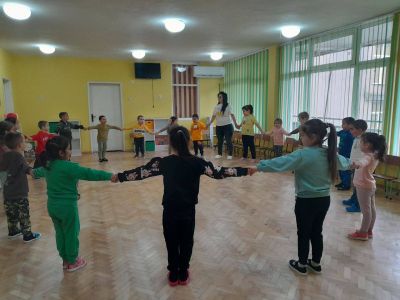 Дейност: "Забавна спортна сутрин", посветена на заниманието "Обичам да спортувам" - ДГ Незабравка - Мизия