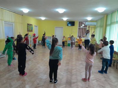 Дейност: "Забавна спортна сутрин", посветена на заниманието "Обичам да спортувам" - ДГ Незабравка - Мизия