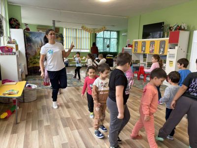 Тема: „Обичам да спортувам: Забавна спортна сутрин“  - ДГ Незабравка - Мизия