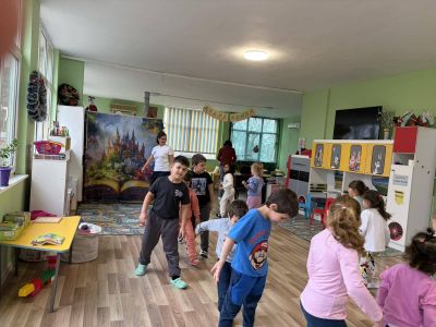 Тема: „Обичам да спортувам: Забавна спортна сутрин“  - ДГ Незабравка - Мизия
