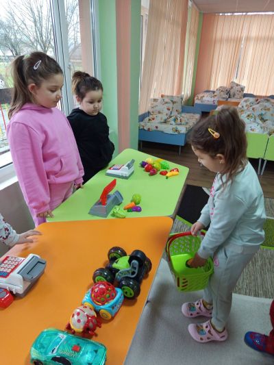 Тема: "Игра на пазаруване с играчки и измислени пари" - ДГ Незабравка - Мизия