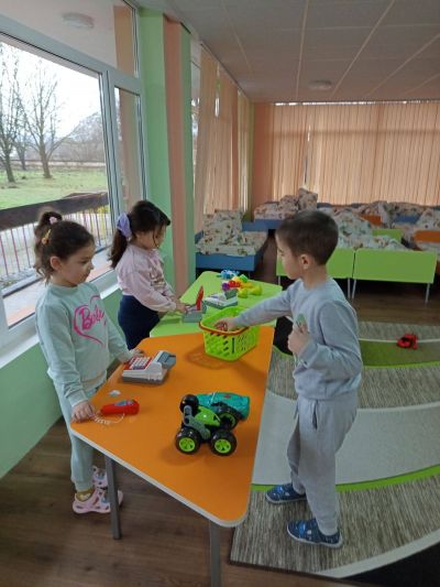 Тема: "Игра на пазаруване с играчки и измислени пари" - ДГ Незабравка - Мизия