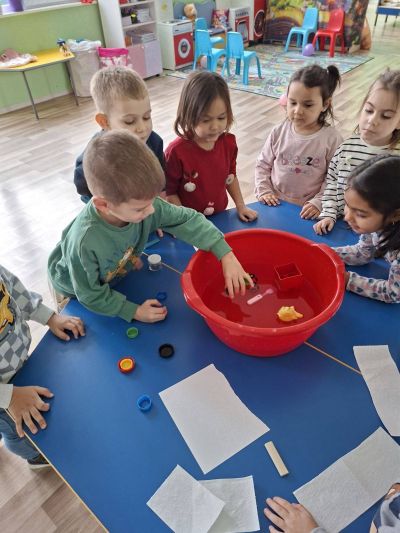 Tема: "Потъва или плува"  - ДГ Незабравка - Мизия